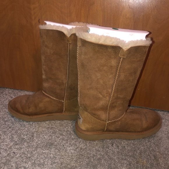 UGG® Girls' Bailey Button Triplet II Boots (Youth) - Picture 5 of 7